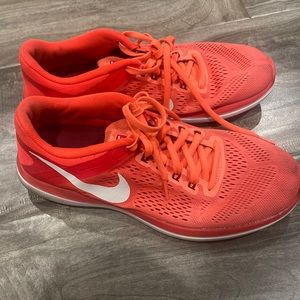 Nike gym shoes